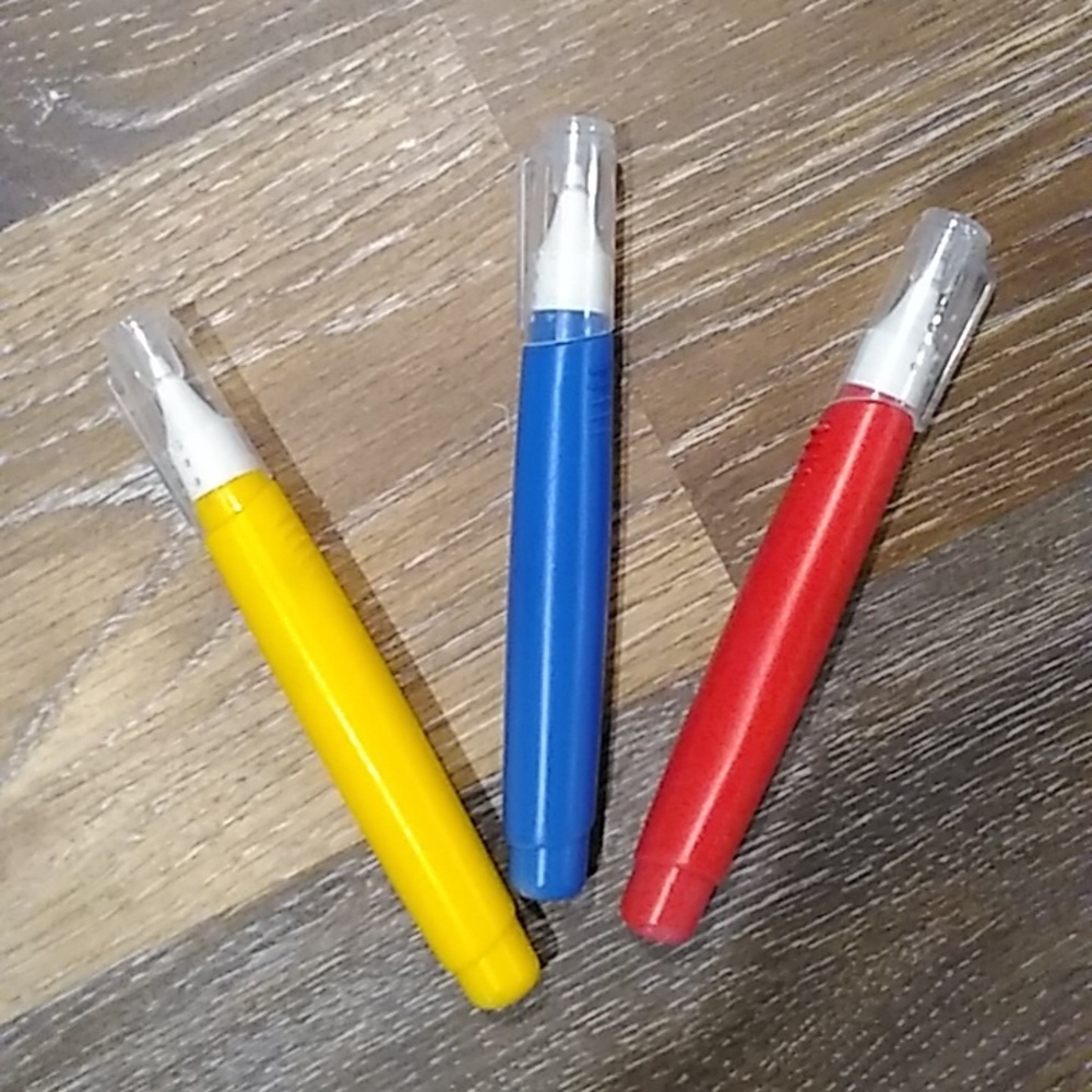 Acrylic paint pens